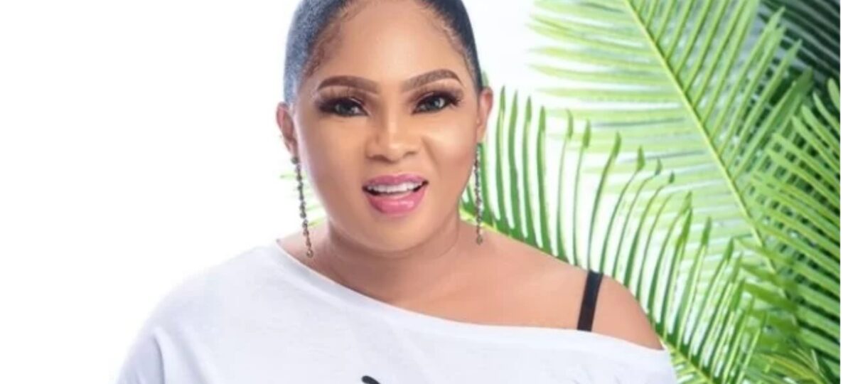 Actress Regina Chukwu denied entry at Lateef, Mo Bimpe’s triplets’ thanksgiving [VIDEO]