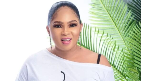 Actress Regina Chukwu denied entry at Lateef, Mo Bimpe’s triplets’ thanksgiving [VIDEO]