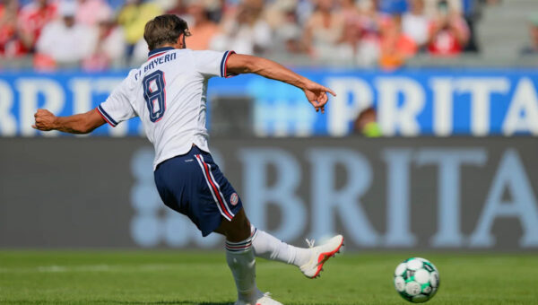 Bayern Munich’s deep lying playmaker — why Tom Bischof picked the number 8?