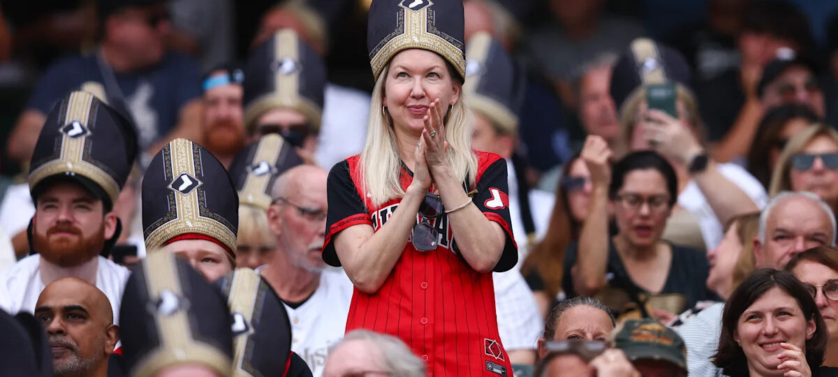 White Sox invoke pope hats for fans and HR celebrations but can't hold on in extras vs. Reds