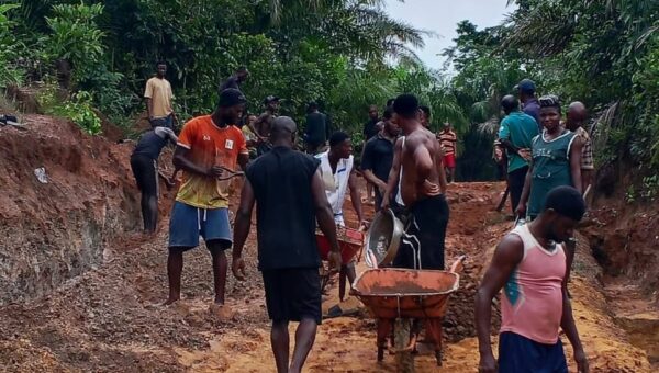 Monarch cries out to FG, Abia govt over dilapidated road, water crisis