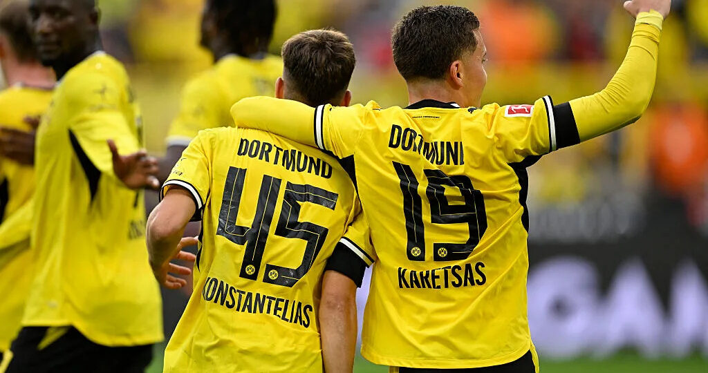 BVB dance with HSV! Greek duo strike up the sirtaki
