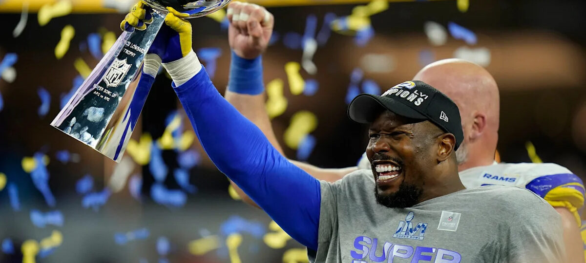 BREAKING: Cowboys sign Super Bowl 50 MVP & 8-time Pro Bowl LB Von Miller