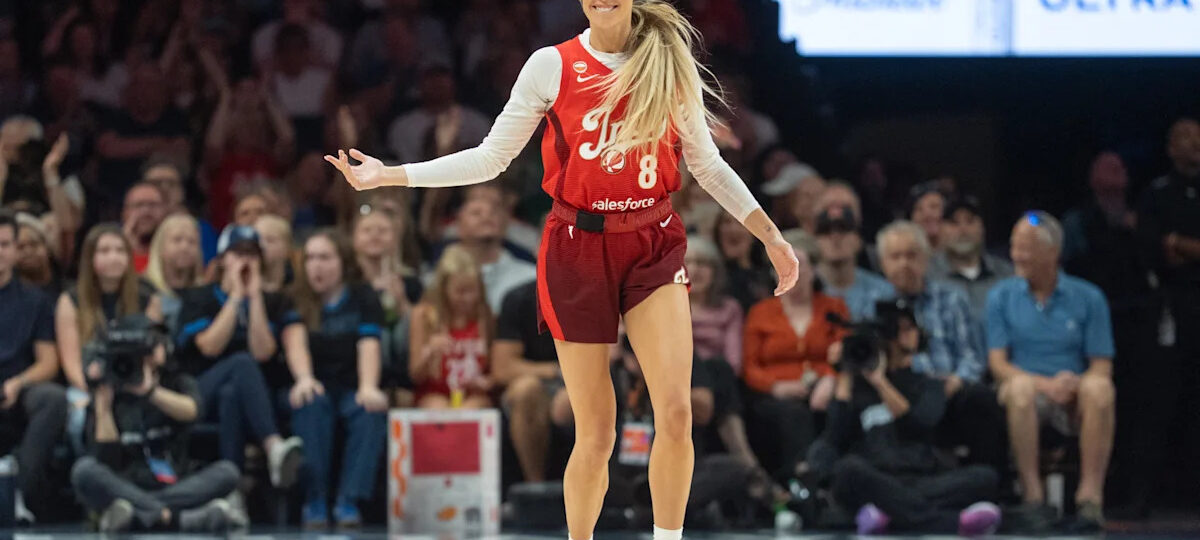Fever celebrate Sophie Cunningham on 30th birthday