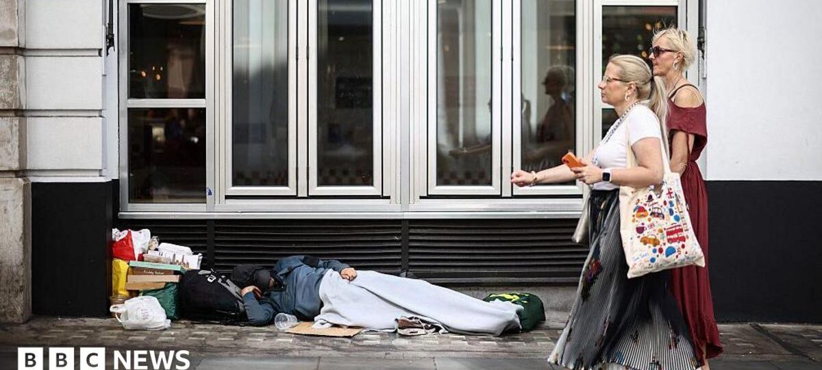 'Everyone in for Christmas' - Burnham unveils rough sleeping plan