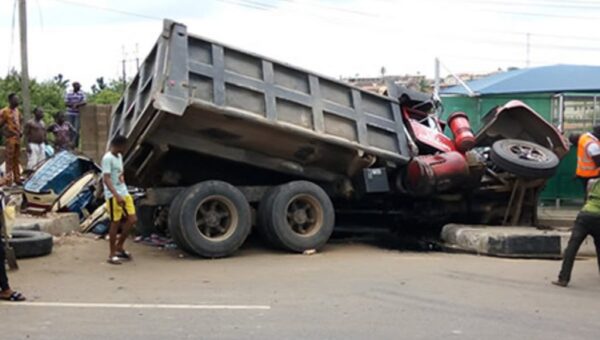 Truck crushes man to death on Lagos-Ibadan Expressway