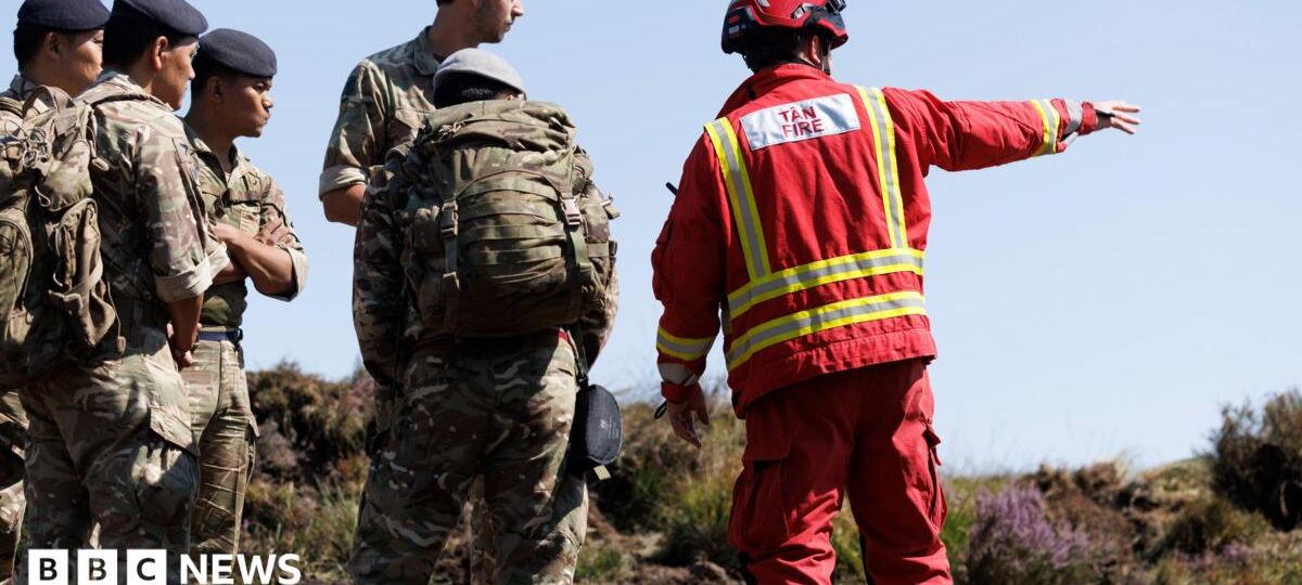 Soldiers praised for 'phenomenal job' helping crews tackle wildfires