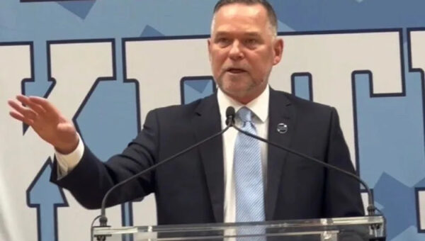 UNC basketball coach Michael Malone doing opposite of Hubert Davis