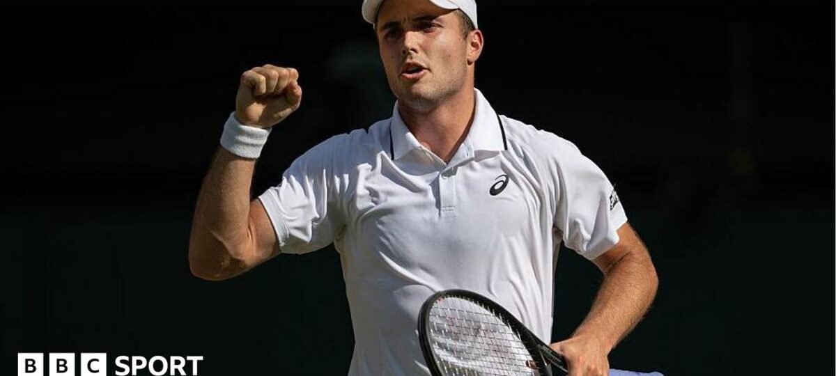 Fery wins on return as Djokovic struggles in heat