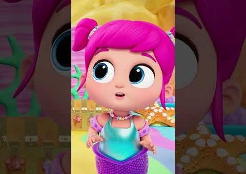 Ocean QUEEN! 👸 Dive Deep With Emmie & The Mermaid Girlies #kids #shorts