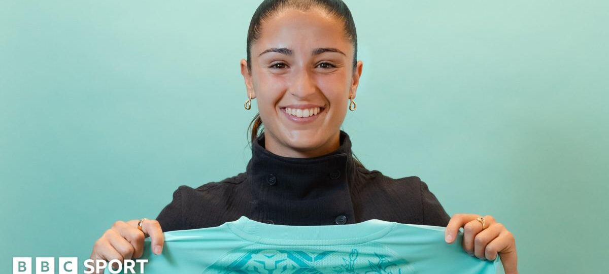 Fernandez signs new London City contract