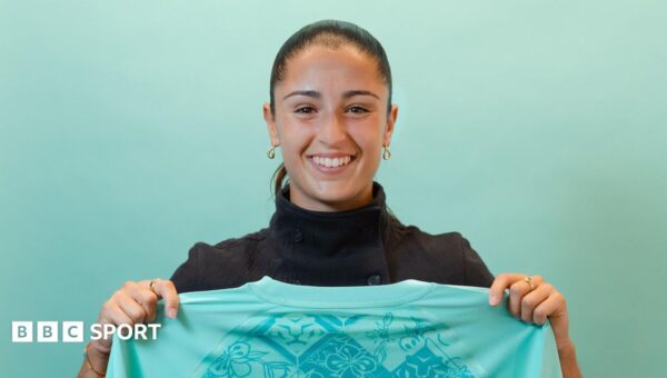 Fernandez signs new London City contract