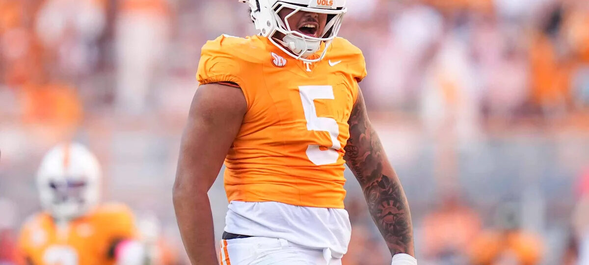 Tennessee football DL Daevin Hobbs suffers injury vs Georgia Tech