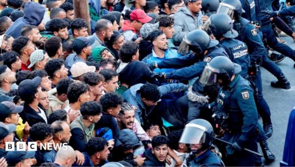 Police begin operation to move migrants from Ceuta beaches