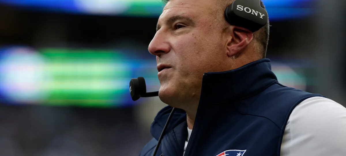 Mike Vrabel sends message to Drake Maye after three-interception game