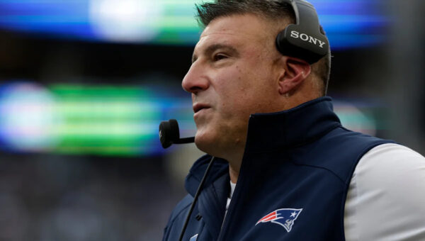Mike Vrabel sends message to Drake Maye after three-interception game