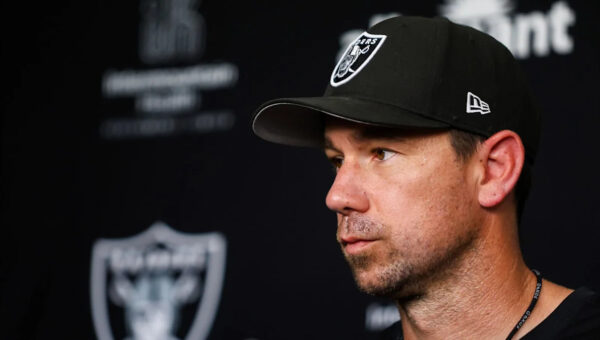 Klint Kubiak’s 2-minute “phone calls” habit is winning over Raiders GM John Spytek