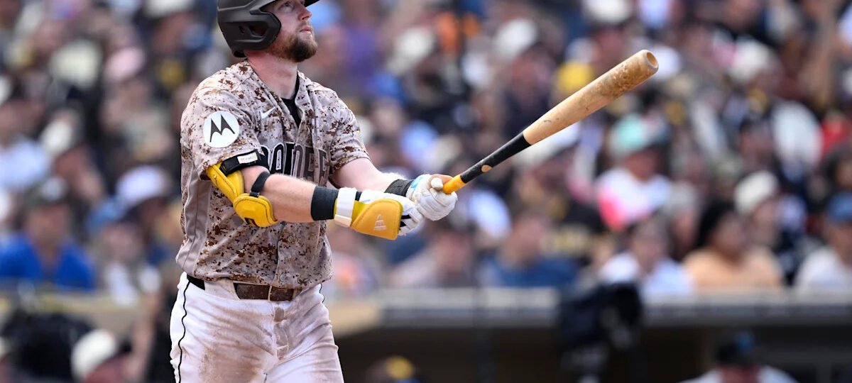 Padres complete sweep of Marlins