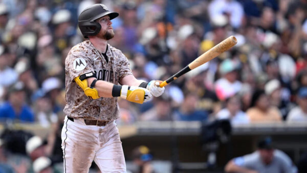 Padres complete sweep of Marlins