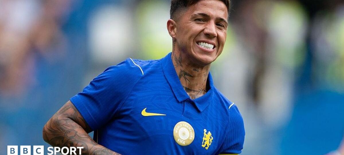 Man City agree £125m fee for Chelsea's Fernandez