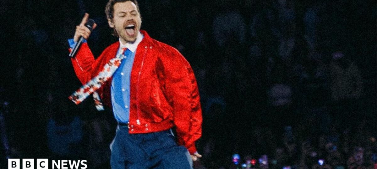 Harry Styles extends tour, with Kylie as a support act