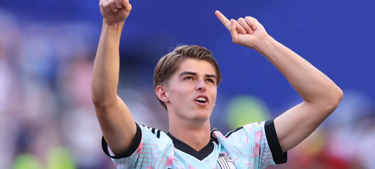 Atalanta’s Charles De Ketelaere reveals PSG talks