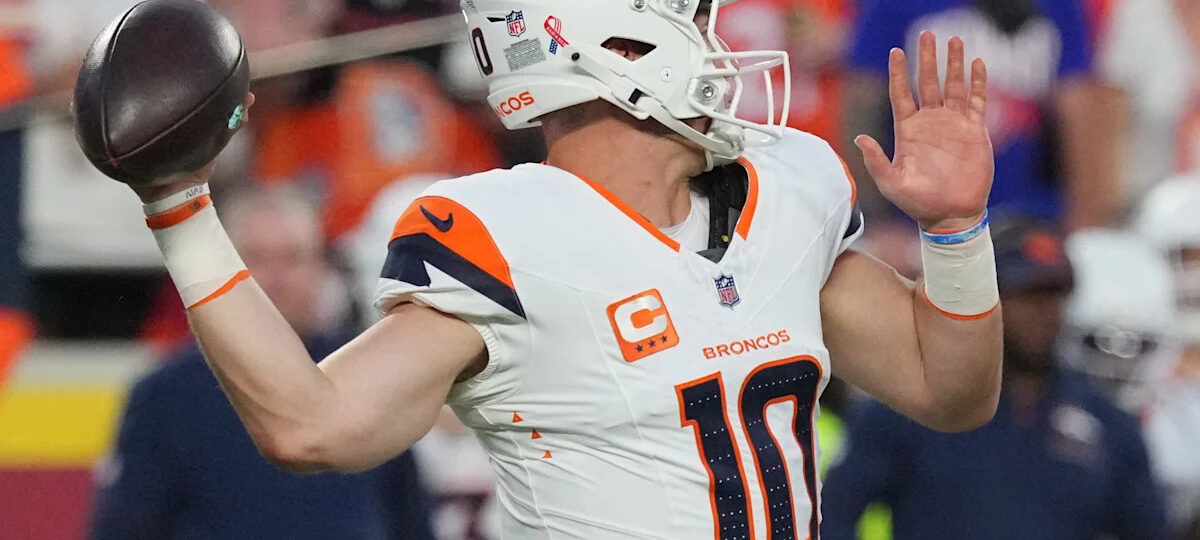 Bo Nix struggles in Monday night loss