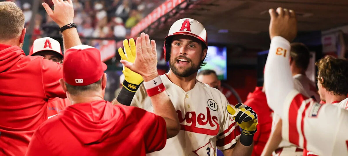 Lowe’s two-strike homer capitalizes Johnson’s strong outing in win over Mariners