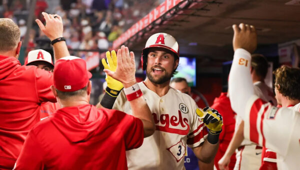 Lowe’s two-strike homer capitalizes Johnson’s strong outing in win over Mariners