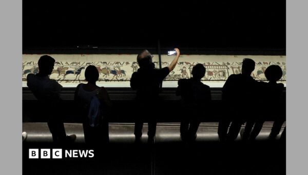 British Museum bans visitors from photographing Bayeux Tapestry