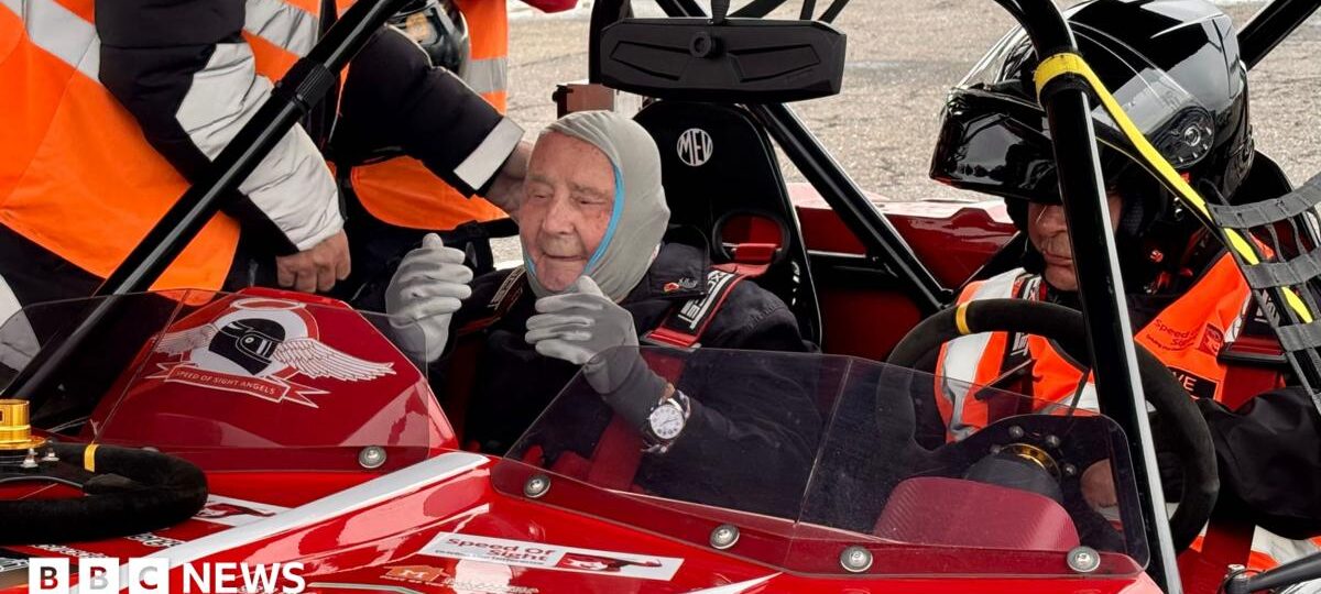 'Fantastic' moment blind veteran, 95, drives again after giving up licence