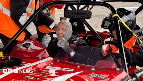 ‘Fantastic’ moment blind veteran, 95, drives again after giving up licence