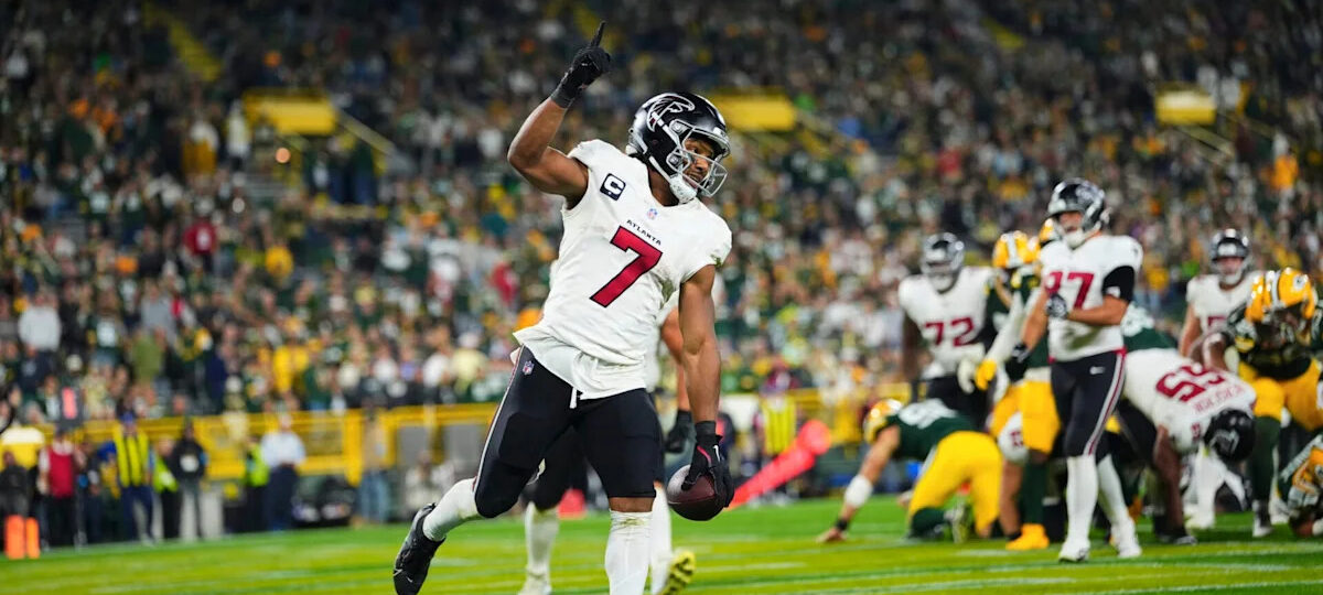 What Atlanta Falcons fans did at Lambeau Field that stunned Al Michaels