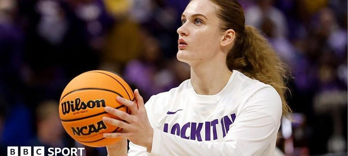 Ukrainian quits college team over Russian signing