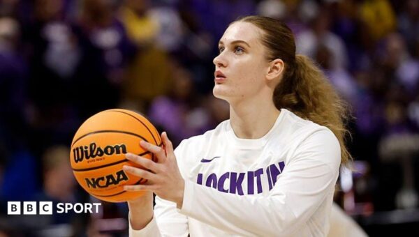 Ukrainian quits college team over Russian signing