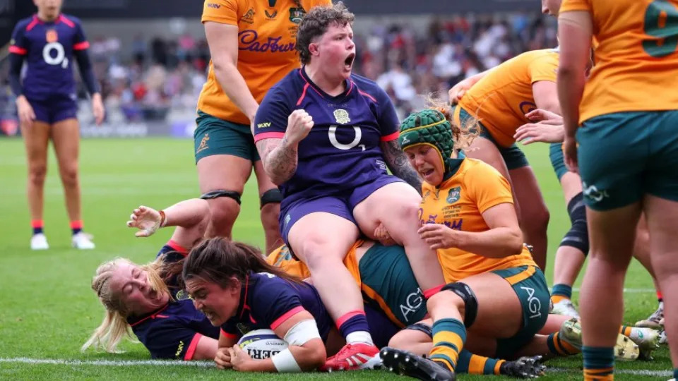 ‘Absolute joke’ to be worried – Mitchell on England’s response