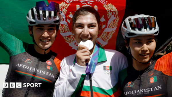 Cyclist who dressed as man to avoid Taliban wins silver medal