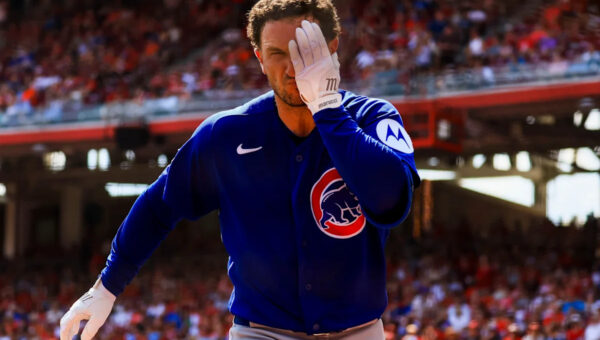 Cubs 3B Alex Bregman exits game vs. Reds after being struck in the face by foul ball