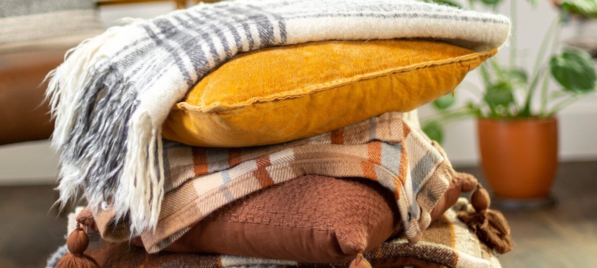 5 tasteful fall decorations to add to your home, and 3 tacky ones to avoid, according to an interior designer