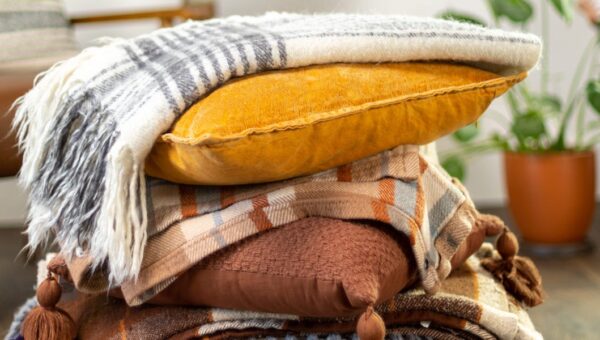 5 tasteful fall decorations to add to your home, and 3 tacky ones to avoid, according to an interior designer