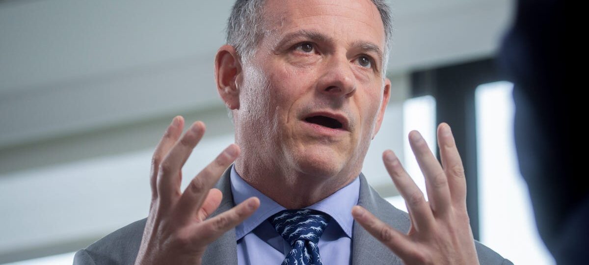 Billionaire investor David Einhorn says younger people are too 'impatient' to build wealth or buy a house