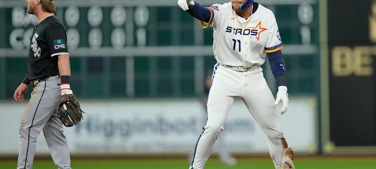 Velázquez hits 2-run homer and Smith adds 2-run double as Astros surge past White Sox, 6-3