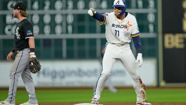 Velázquez hits 2-run homer and Smith adds 2-run double as Astros surge past White Sox, 6-3