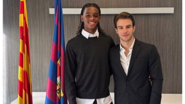 Dany Freire signs for Barcelona