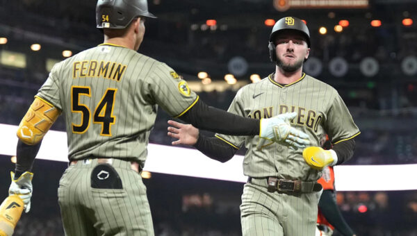 Padres beat Giants, extend win streak to four games