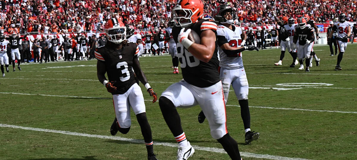 Deshaun Watson outplays Baker Mayfield, leading the Browns to a 23-19 win over the Buccaneers