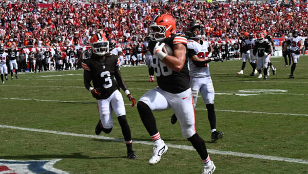 Deshaun Watson outplays Baker Mayfield, leading the Browns to a 23-19 win over the Buccaneers