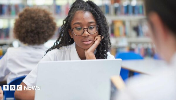 Schools not ready for AI and ‘crying out’ for government guidance, report warns