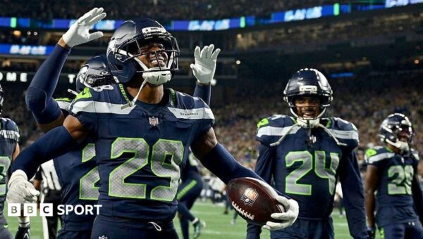 Champions Seahawks beat Patriots in season opener