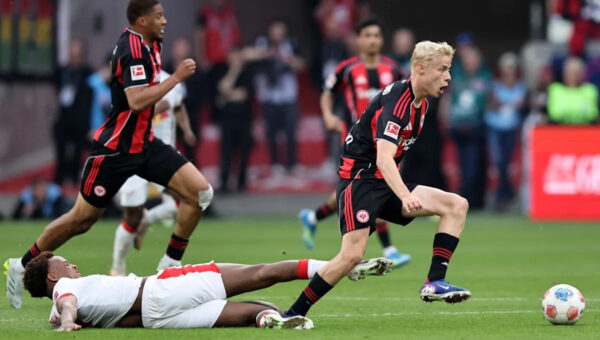 Eintracht Frankfurt’s Hugo Larsson set to complete Fulham transfer